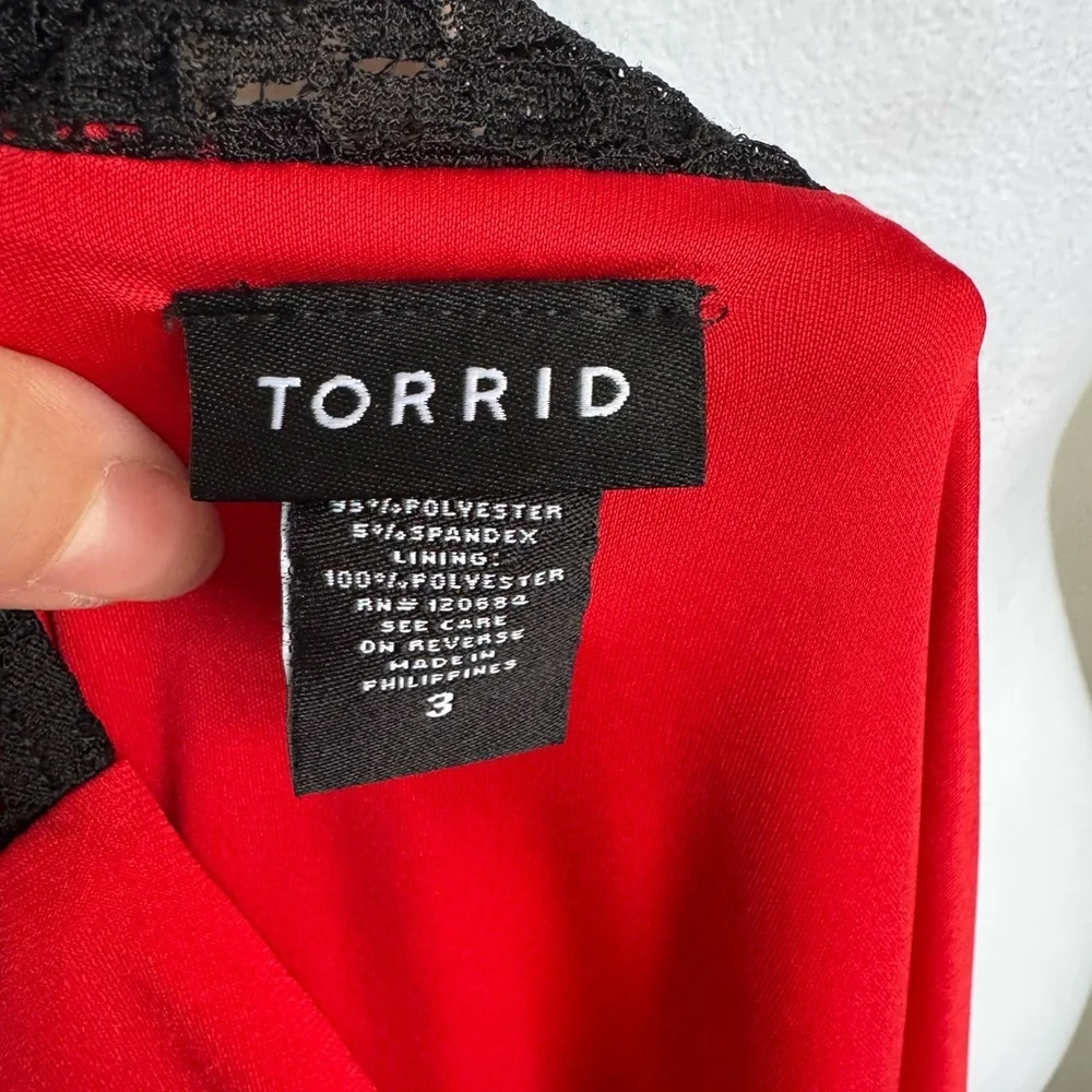 Torrid Cherry Red V-Neck 1/2 Sleeve Black Lace Back Ruched Blouse Womens 3 (3X) - Picture 7 of 8